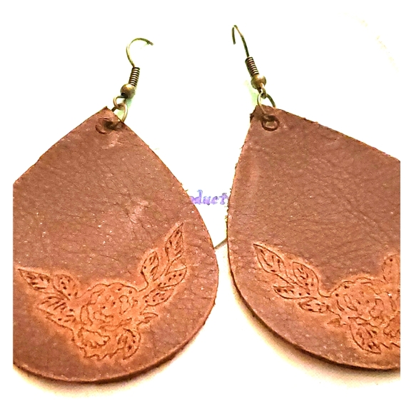 Earrings - Picture 1 of 1